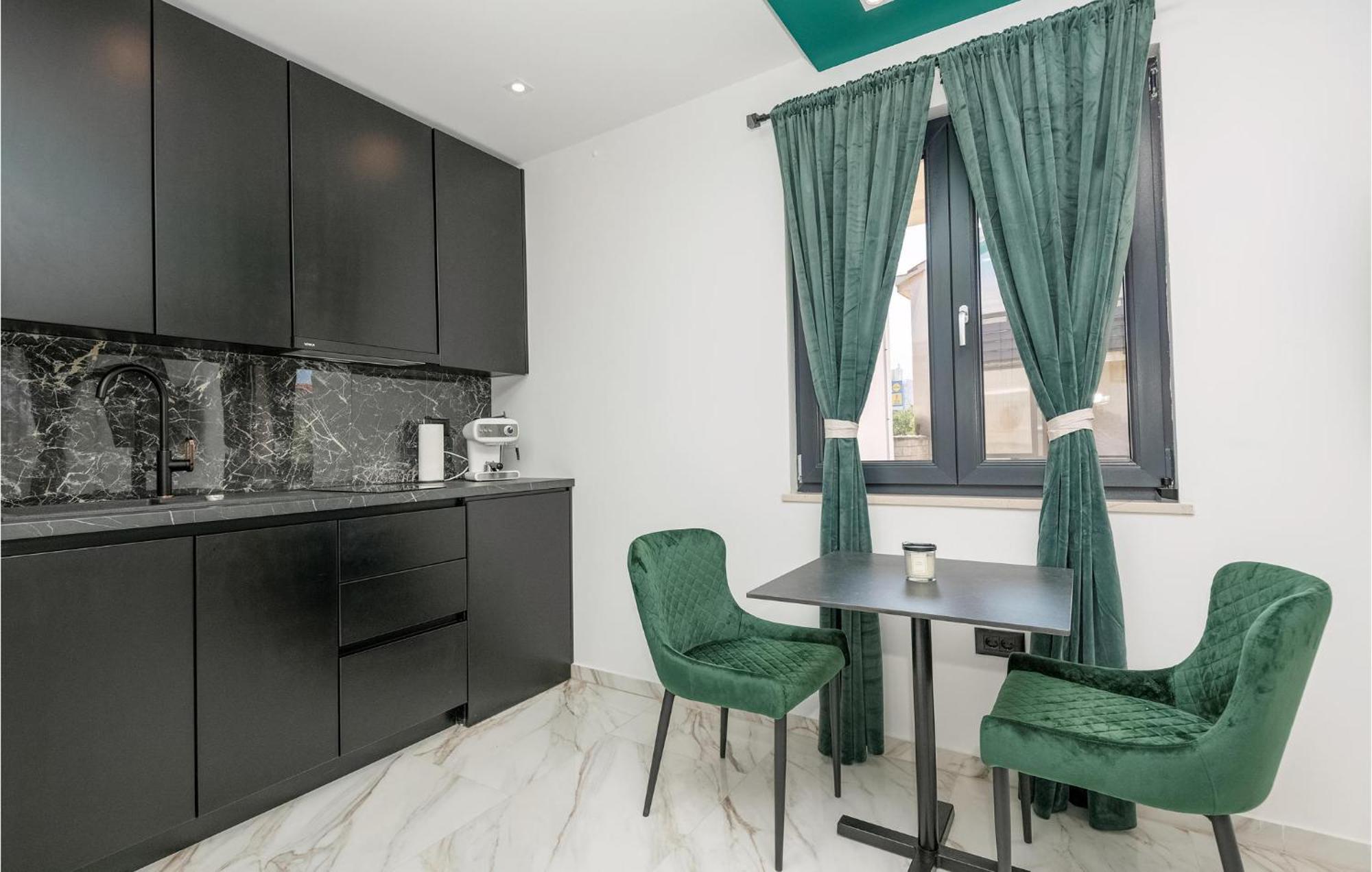 Awesome Apartment In Makarska With Wifi Exteriör bild
