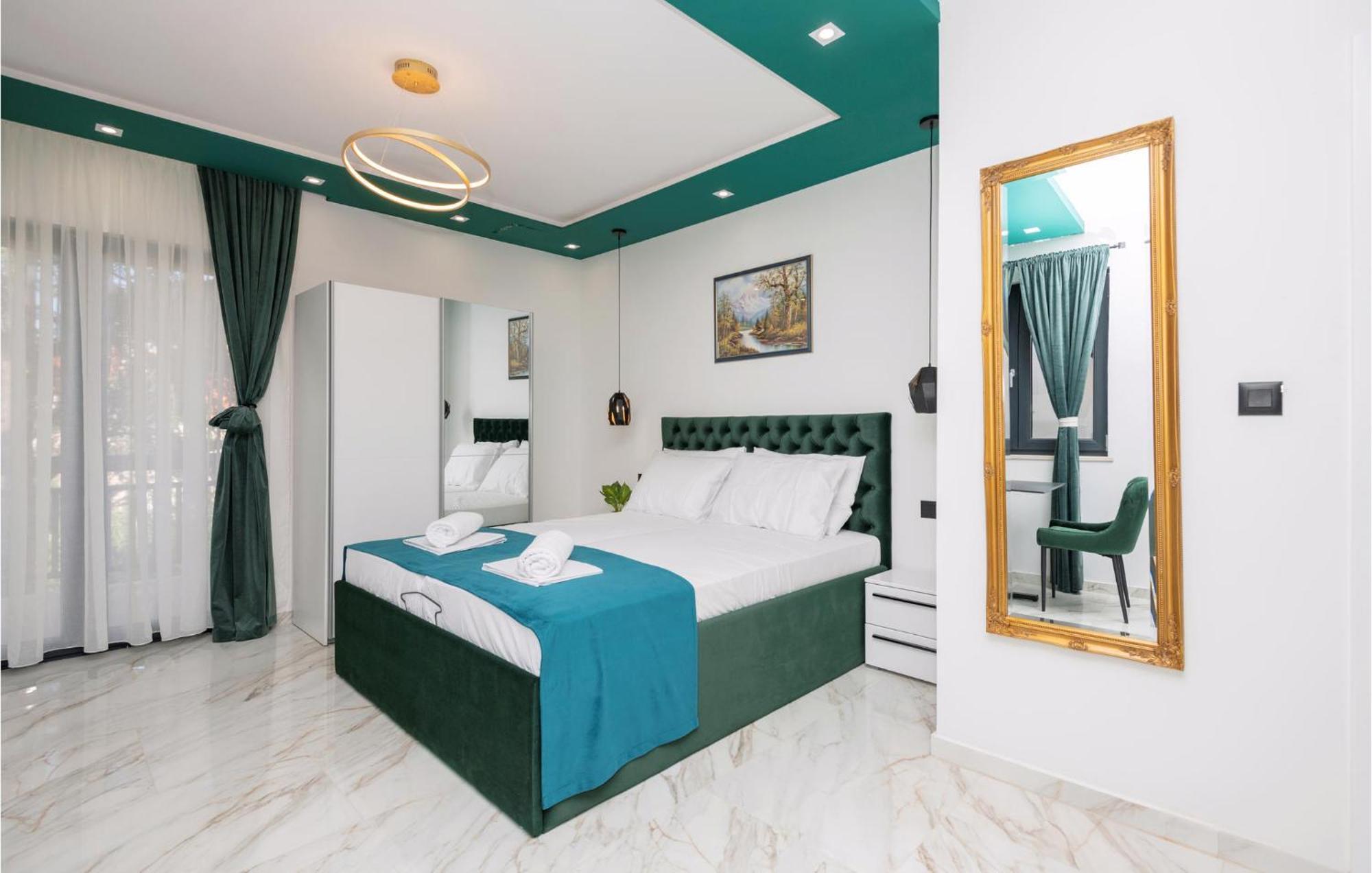 Awesome Apartment In Makarska With Wifi Exteriör bild